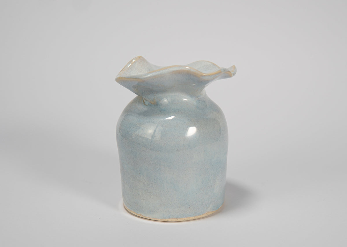 Handmade Soft Blue Ceramic Vase – Small Bud Vase for Fresh Flowers & Home Decor